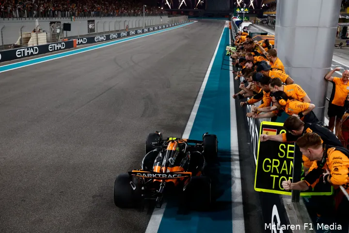 <i>Lando Norris maakt McLaren wereldkampioen.</i>