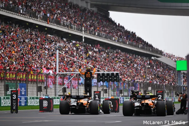 oscar piastri win china 2025 mclaren