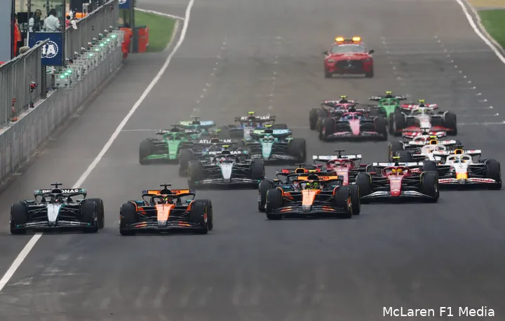 <i>Max Verstappen verloor veel bij de start van de Grand Prix van China.&nbsp;</i>