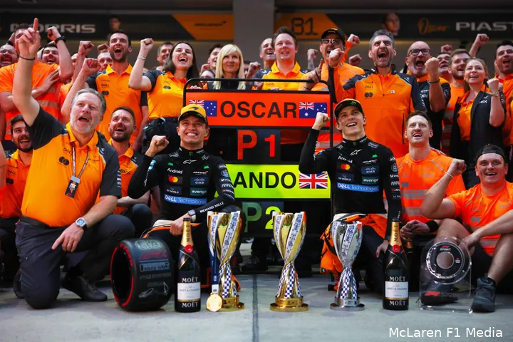 team foto mclaren win china lando norris oscar piastri