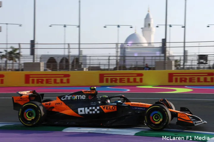 lando norris jeddah vrijdag mclaren 2025