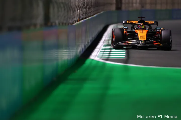 <i>Waarom McLaren zo weinig winst maakt richting de kwalificatie is een mysterie.</i>