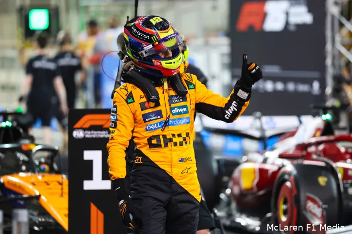 oscar piastri pole position zaterdag mclaren bahrein 2025