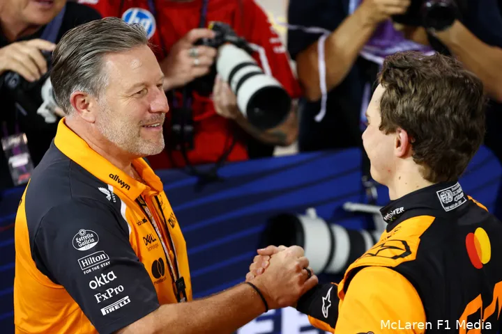 oscar piastri pole position zaterdag mclaren bahrein 2025 zak brown