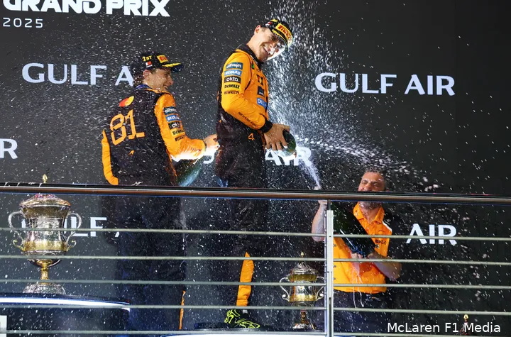 piastri norris mclaren bahrein stella podium 2210082979