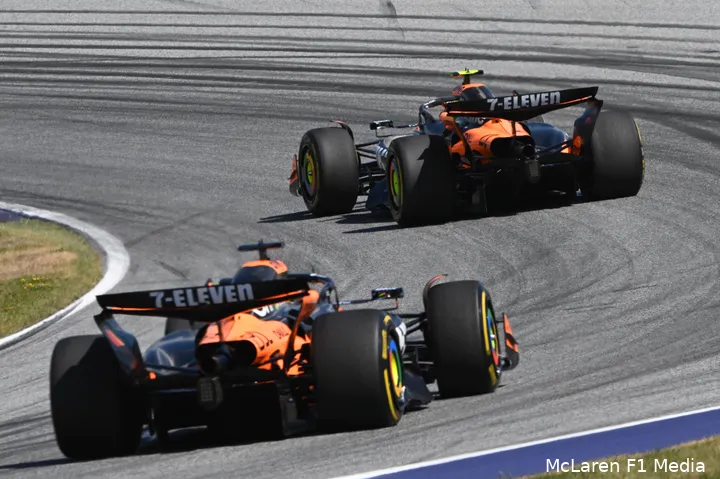 <i>McLaren maakt de dienst uit.</i>
