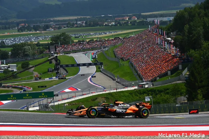 <i>McLaren domineert.</i>