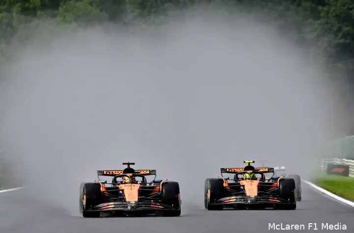 lando-norris-mclaren-racedag-belgie-2025-oscar-piastri