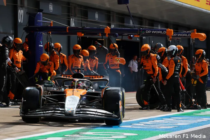 oscar piastri podium silverstone 2025