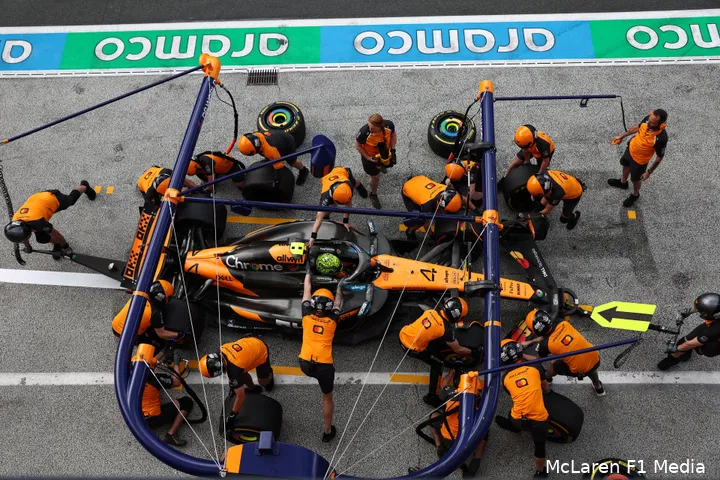 lando-norris-mclaren-mcl39-zandvoort-nederland-1-pitstop