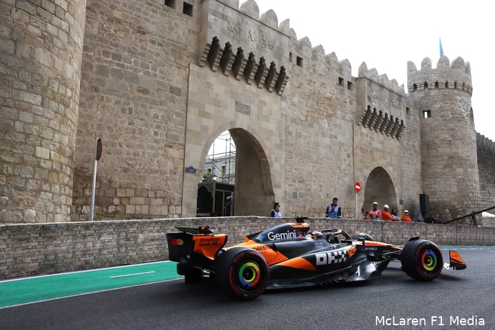 oscar-piastri-mclaren-baku-vrijdag (12)