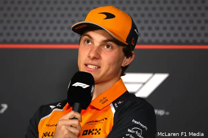 oscar-piastri-mclaren-baku-vrijdag (7)