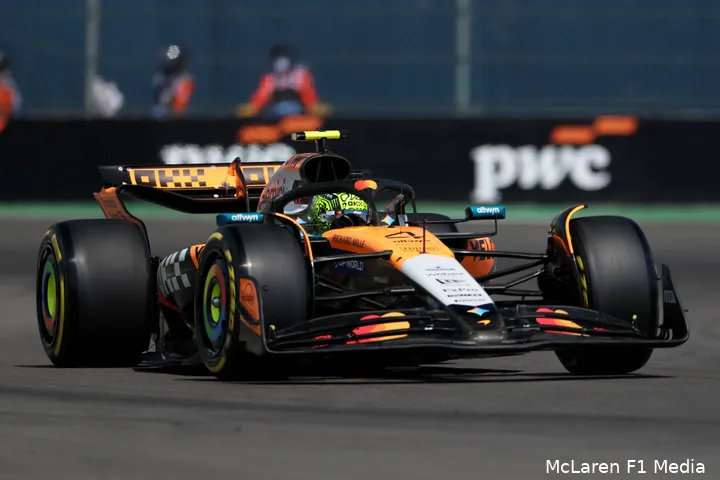 lando-norris-mclaren-mexico-zaterdag-2025