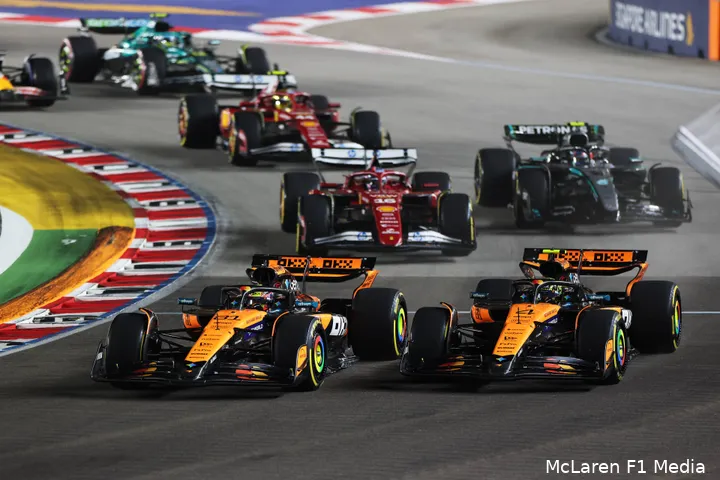 lando-norris-race-singapore-2025-mclaren-start-piastri