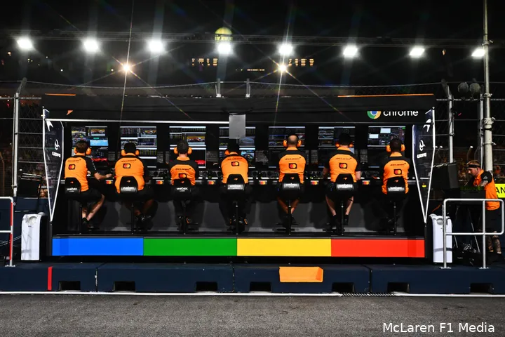 mclaren-pitmuur-2025-singapore