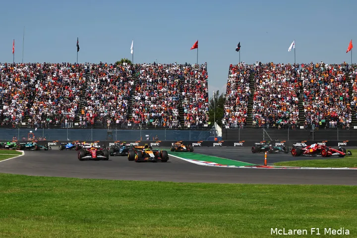 oscar-piastri-max-verstappen-red-bull-racing-george-russell-mercedes-lewis-hamilton-charles-leclerc-ferrari-lando-norris-mclaren-mexico-zondag-2025