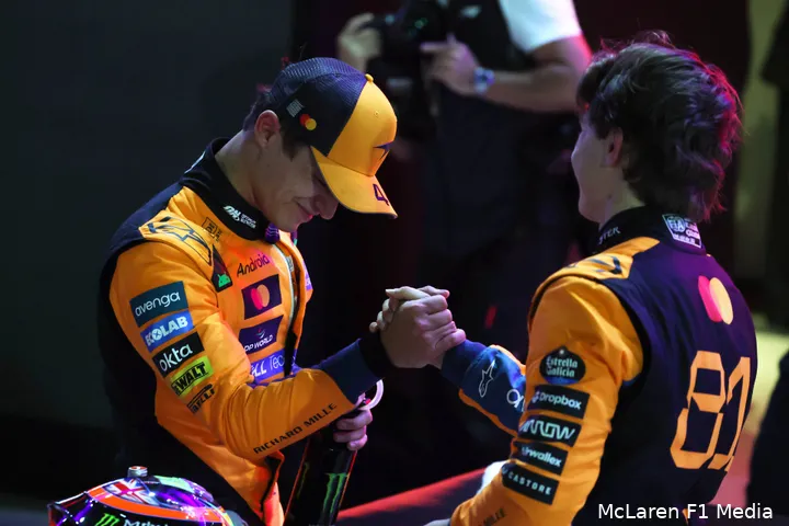 lando-norris-mclaren-gp-qatar-2025-zaterdag-oscar-piastri-4