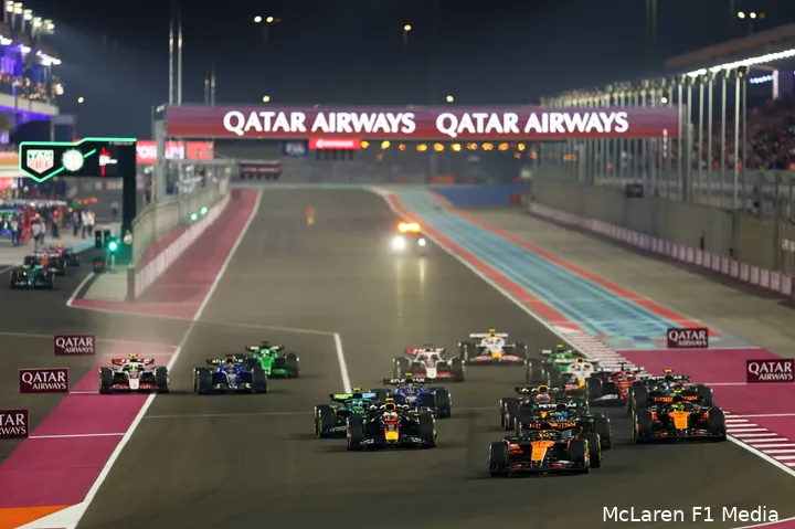 oscar-piastri-start-sprintrace-george-russell-qatar-2025-max-verstappen