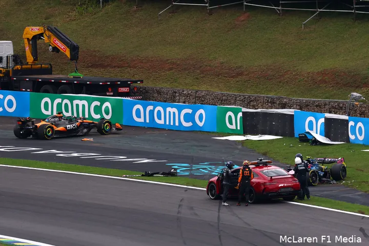 oscar-piastri-zaterdag-sprintrace-mclaren-2025-brazilie-crash