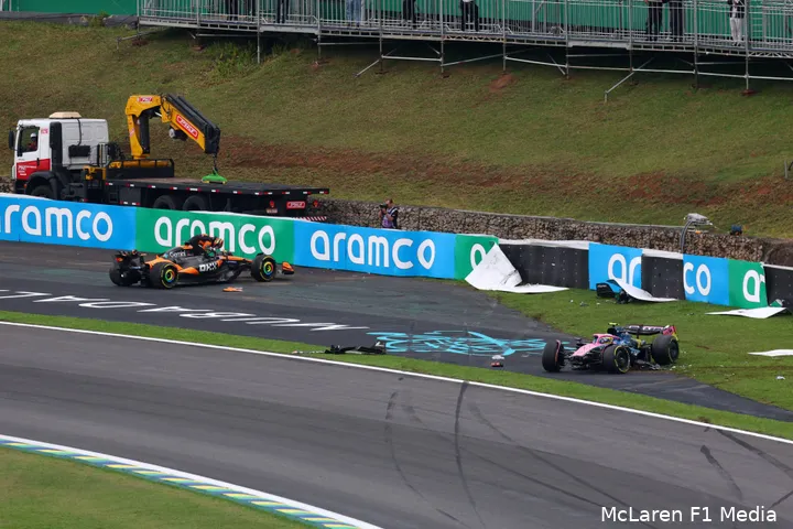 oscar-piastri-zaterdag-sprintrace-mclaren-2025-brazilie-crash