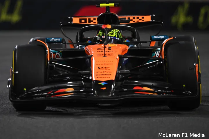 lando-norris-mclaren-abudhabi-vrijdag (16)