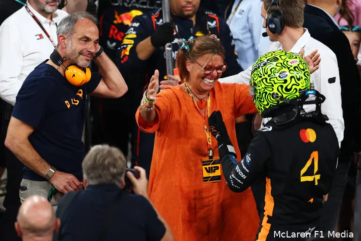 lando-norris-mclaren-gp-abu-dhabi-2025-zondag-cisca-adam-vader-moeder-ouders