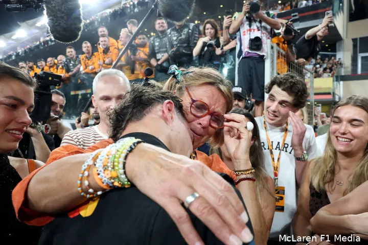 lando-norris-mclaren-gp-abu-dhabi-2025-zondag-cisca-moeder