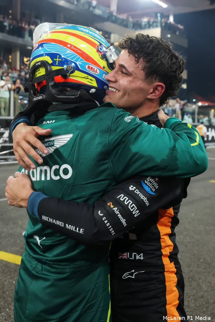 lando-norris-mclaren-gp-abu-dhabi-2025-zondag-fernando-alonso-aston-martin