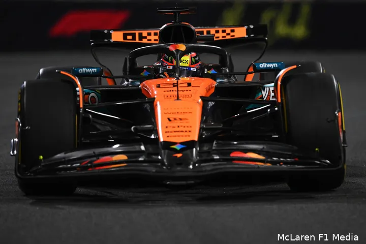 oscar-piastri-mclaren-abudhabi-vrijdag (6)