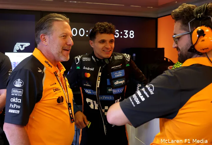 zak-brown-lando-norris-mclaren-gp-abu-dhabi-2025-zaterdag