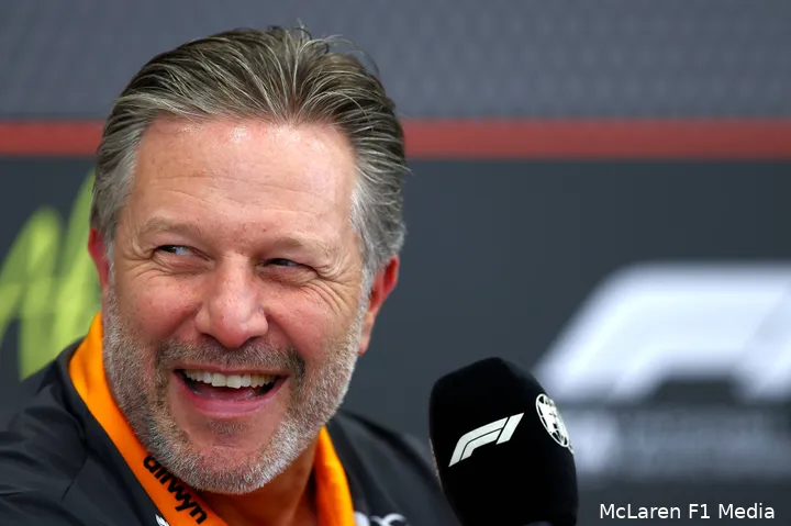 zak-brown-mclaren-abudhabi-vrijdag (4)