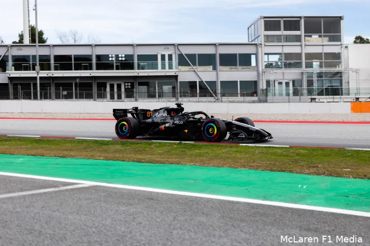 mclaren-mcl40-wintertest-barcelona-livery-test-oscar-piastri-1