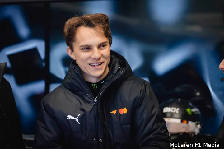 oscar-piastri-mclaren-mcl40-wintertest-barcelona-17