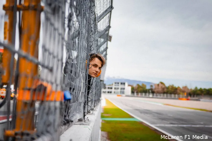 oscar-piastri-wintertest-barcelona-mclaren-1