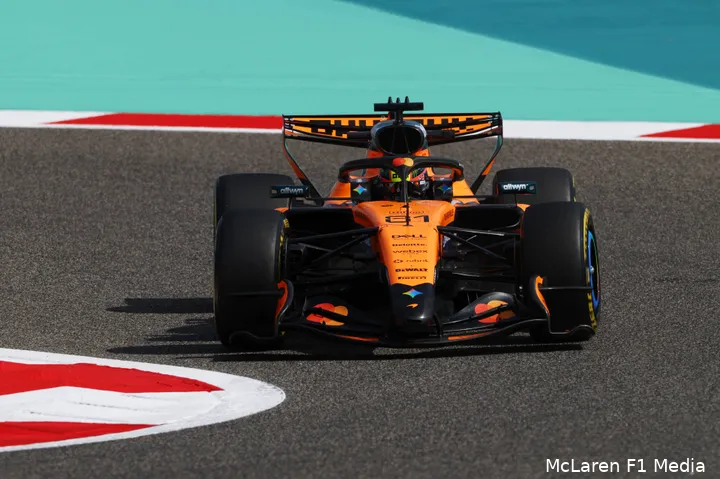 oscar-piastri-mclaren-mcl40-woensdag-wintertests-bahrein