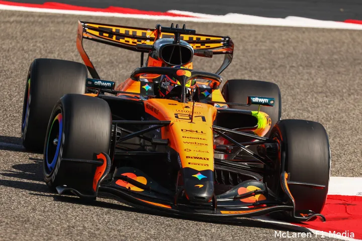 oscar-piastri-mclaren-mcl40-woensdag-wintertests-bahrein