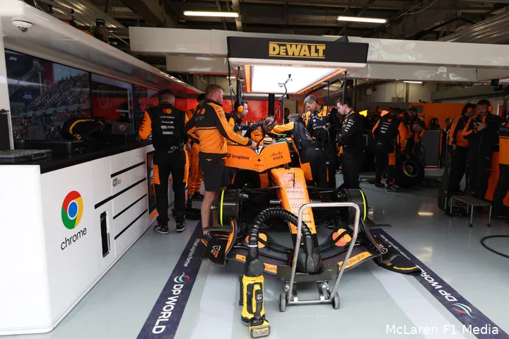 2266575204Norris-china-zondag-McLaren-3