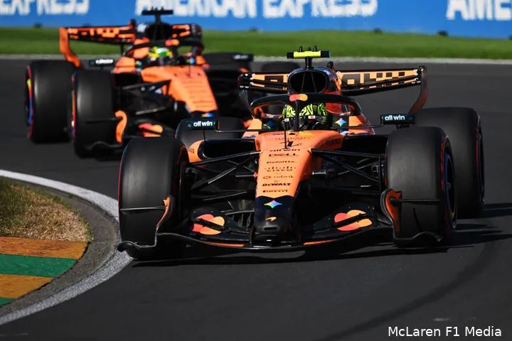 lando-norris-oscar-piastri-mclaren-vrijdag-australie
