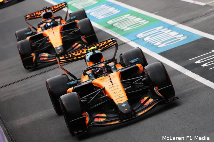 lando-norris-pits-pitstraat-oscar-piastri-mclaren-canada-2026-zaterdag