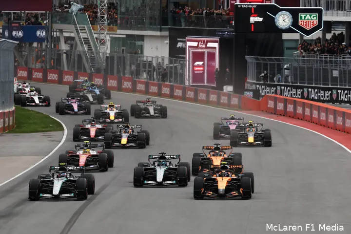 start-kimi-antonelli-mercedes-george-russell-lando-norris-oscar-piastri-mclaren-2026-zondag-race-canada