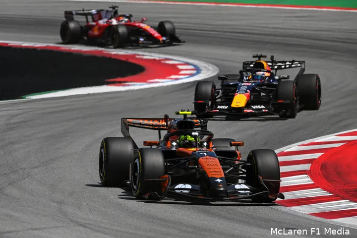 lando-norris-mclaren-gp-barcelona-catalonie-2026-zondag-max-verstappen