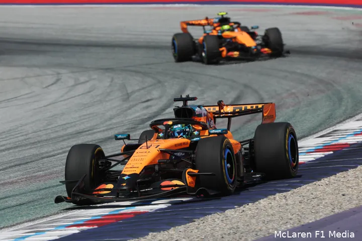 lando-norris-mclaren-gp-oostenrijk-2026-zondag-oscar-piastri