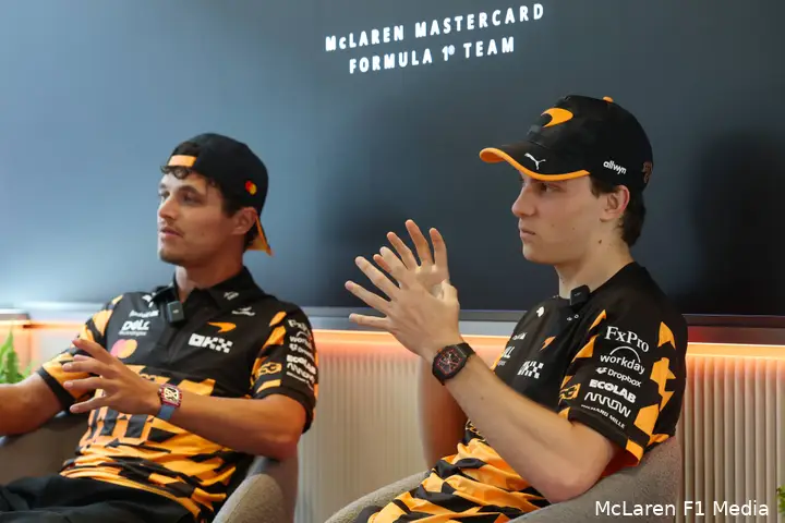 lando-norris-oscar-piastri-mclaren-barcelona-vrijdag (3)
