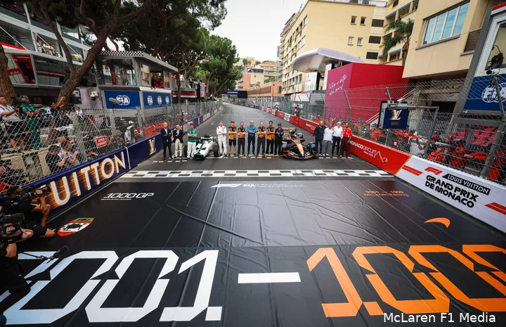 mclaren-grand-prix-1000-monaco-grid-lando-norris-mika-hakkinen-oscar-piastri-zak-brown-andrea-stella-fernando-alonso-david-coulthard-juan-pablo-montoya-lewis-hamilton-1