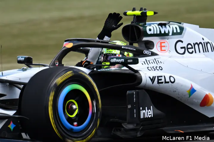 lando-norris-mclaren-gp-groot-brittannie-2026-zaterdag