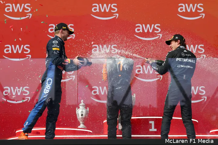lando-norris-mclaren-gp-hongarije-2026-zondag-podium-andrea-kimi-antonelli-podium-max-verstappen