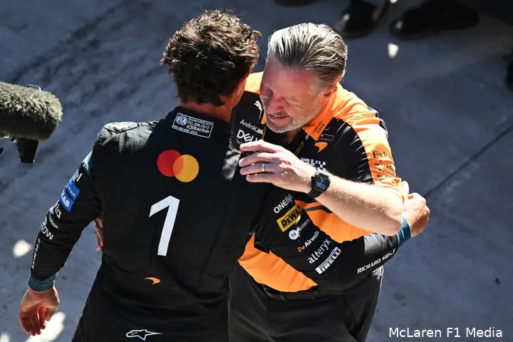lando-norris-mclaren-gp-spanje-2026-zaterdag-zak-brown-2