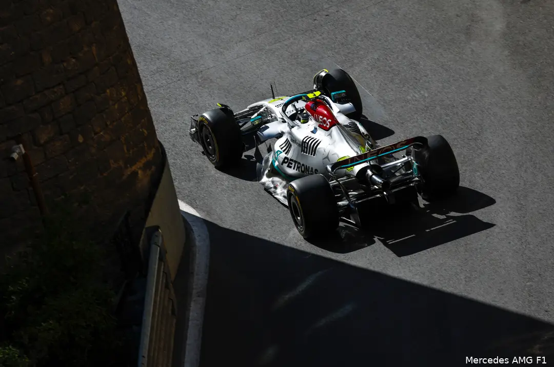 <i>De Grand Prix van Azerbeidzjan was in 2022 een pijnlijke ervaring voor Lewis Hamilton.&nbsp;</i>