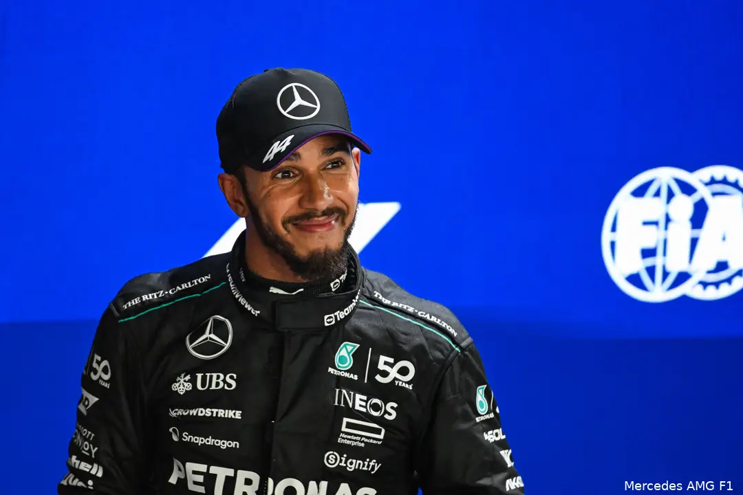 lewis hamilton mercedes 2381373