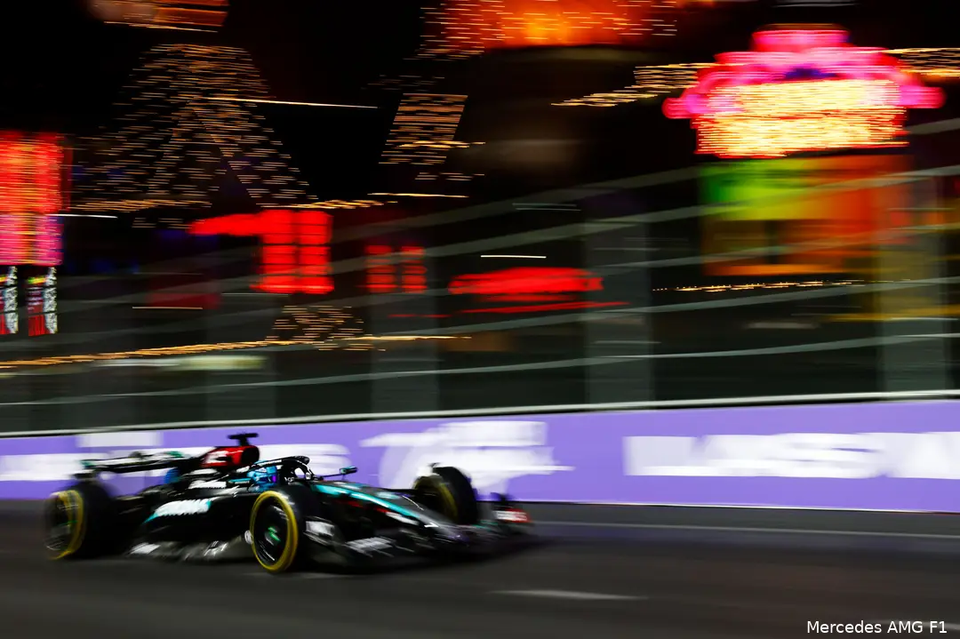 Mercedes was behoorlijk snel onder koele omstandigheden in Las Vegas.